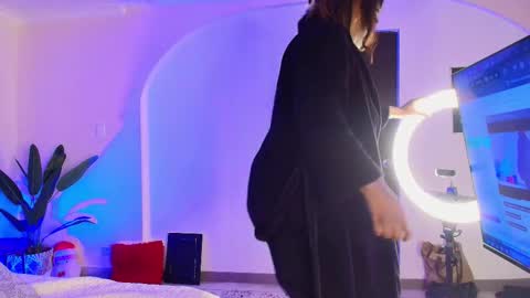 Violett online show from March 20, 5:01 am