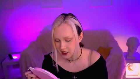 Violett online show from June 17, 6:26 am