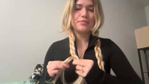 Virgngirl online show from June 4, 1:44 am