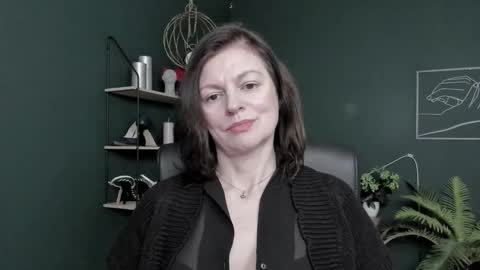 Vivian online show from March 27, 8:26 am