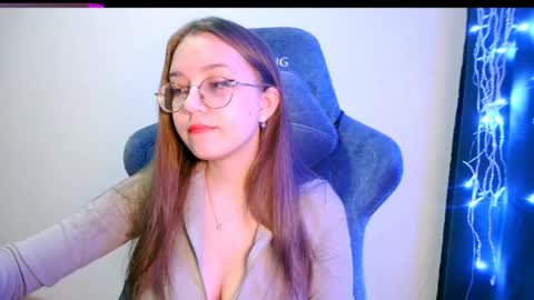 vivivivikkie online show from April 25, 8:50 pm