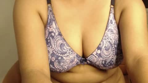 mina online show from April 9, 7:41 pm