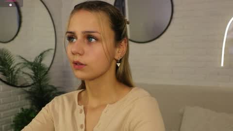 Im Wendy online show from June 8, 9:03 pm