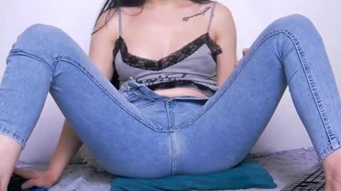 Beatrice Moan from LovenseWet from Tip MenuOpen for Private online show from April 6, 10:33 pm