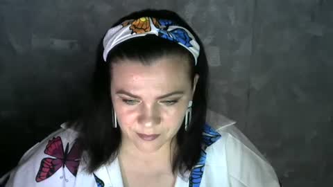 white__queen_ online show from July 2, 6:19 am
