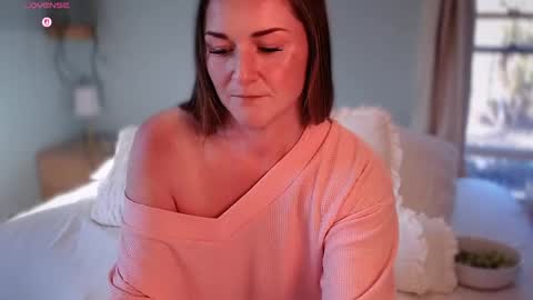 WickedWifeXO online show from April 17, 9:50 pm