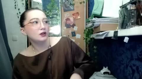 Phoebe online show from March 18, 8:58 pm