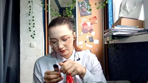 Phoebe online show from April 15, 11:11 am