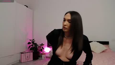 Amalia online show from July 21, 1:12 pm