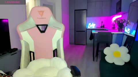 Emi online show from April 14, 5:07 am