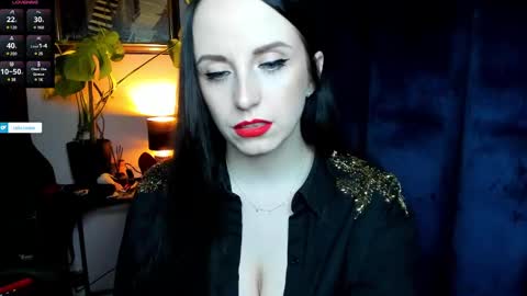 Leila online show from December 10, 2:39 pm