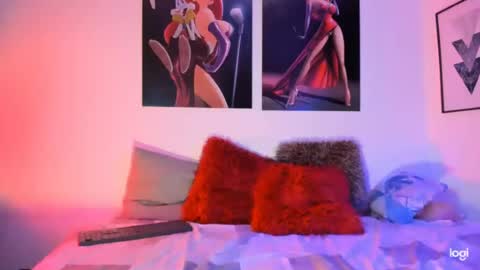 Independent model    online show from July 22, 2:01 am