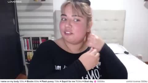 hii i am yini online show from April 15, 4:02 am