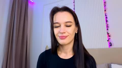 Jessica Loyd online show from March 7, 3:35 am