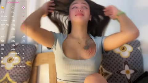 luvly online show from April 11, 1:04 pm