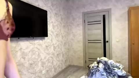 yourselenas online show from May 21, 6:28 pm
