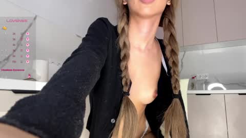 yuakiss online show from April 13, 11:33 am