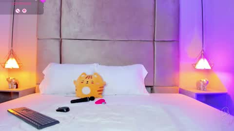 Zafiro online show from February 27, 12:38 pm