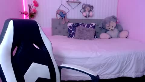 Zara online show from April 6, 12:17 pm