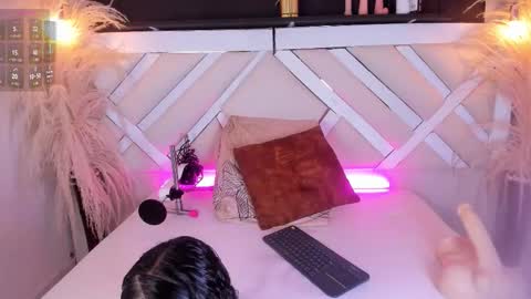 Zoey  online show from March 11, 9:50 pm