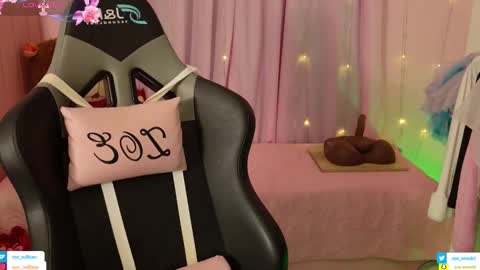 zoe_sullivan_ online show from March 16, 9:13 am