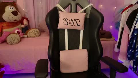 zoe_sullivan_ online show from April 16, 9:09 am