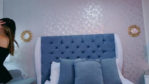ZoeWilliis online show from June 1, 12:18 pm