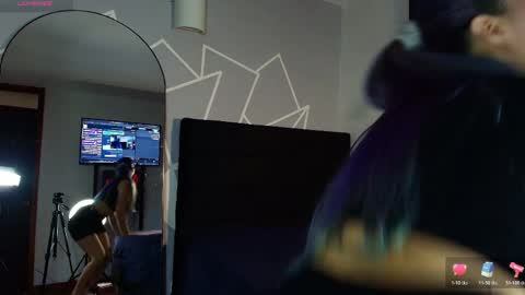 zpzphot online show from April 6, 7:59 pm