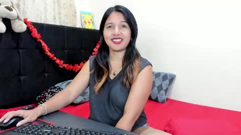 Im Zusan My schedule is from 1030pm to 430 am colombian time online show from June 23, 3:26 am
