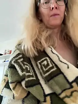 angelmommu online show from March 19, 7:02 am