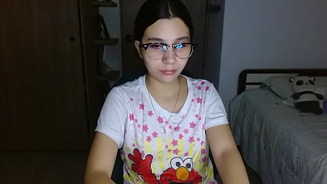 mia  lopez  online show from March 19, 4:28 am