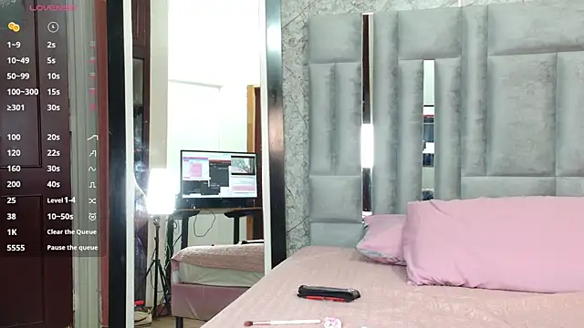 kinkylittlegirll online show from March 4, 7:31 pm