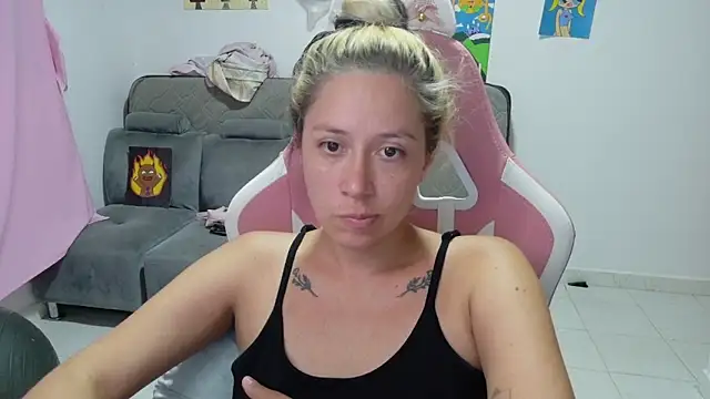 MommyMiaWs online show from April 6, 11:17 pm