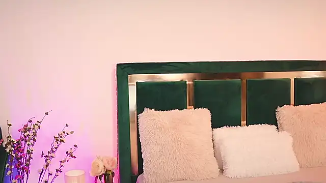 XeniaBlu online show from March 17, 1:04 pm