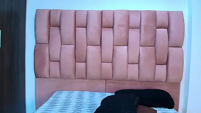 JuliKim  online show from February 21, 1:01 pm