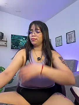 tati reyess online show from March 29, 12:48 pm