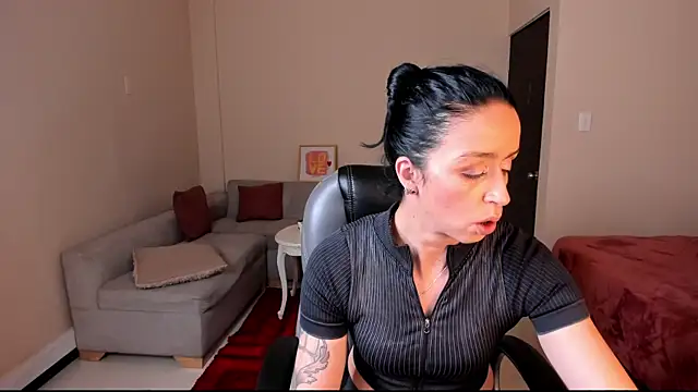 Kristen Garner online show from April 4, 8:18 pm