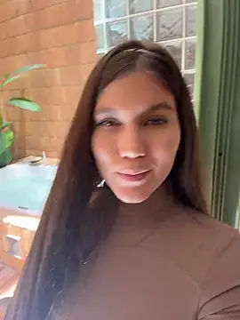 AmelieLaurent  online show from July 21, 5:24 pm