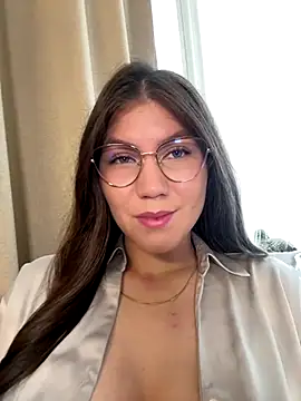 AmelieLaurent  online show from November 17, 3:57 pm