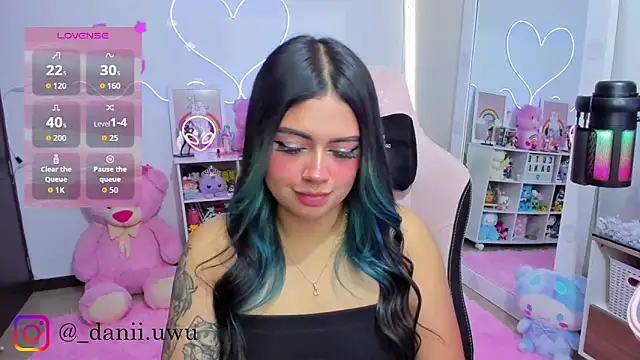 CuteDani  online show from February 13, 2:40 pm