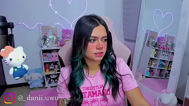 CuteDani  online show from May 6, 8:40 am