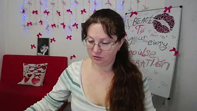 VanessaHotts online show from March 25, 6:05 am