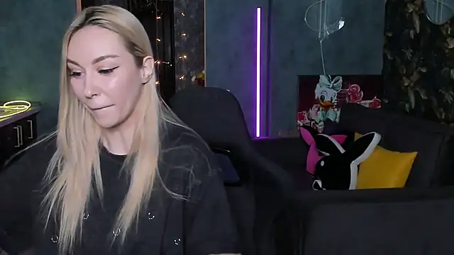 Blckmirrorr online show from February 1, 1:54 pm