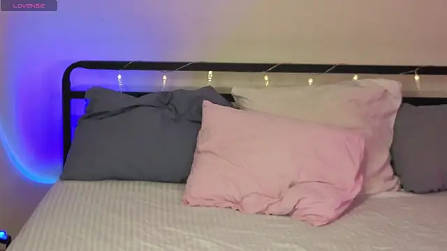 sinthiaroze online show from November 22, 5:26 pm