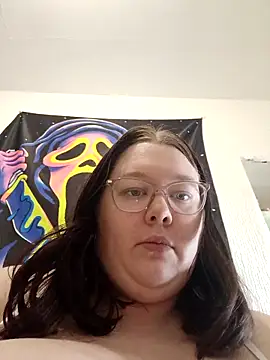 Sexycurvyemilyy online show from April 11, 8:01 pm