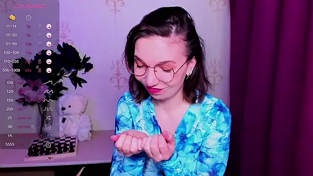 KindHazelHere  online show from March 22, 11:55 pm