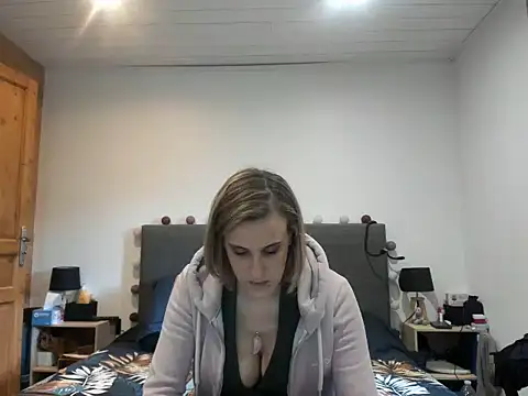 Madame Callie online show from April 19, 1:00 pm