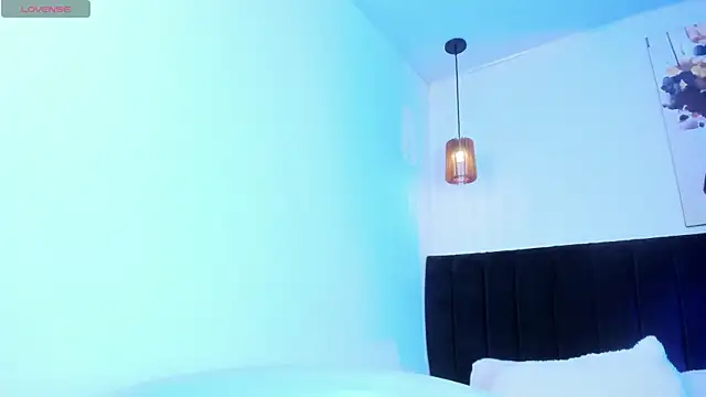 dolly zoe online show from April 6, 3:06 am