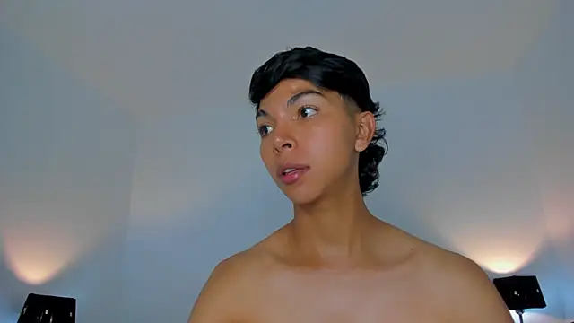 xhenisa  online show from April 10, 1:44 am