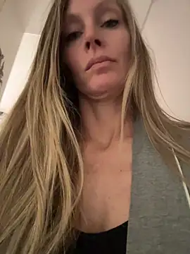ItsDanniG online show from June 3, 3:28 pm